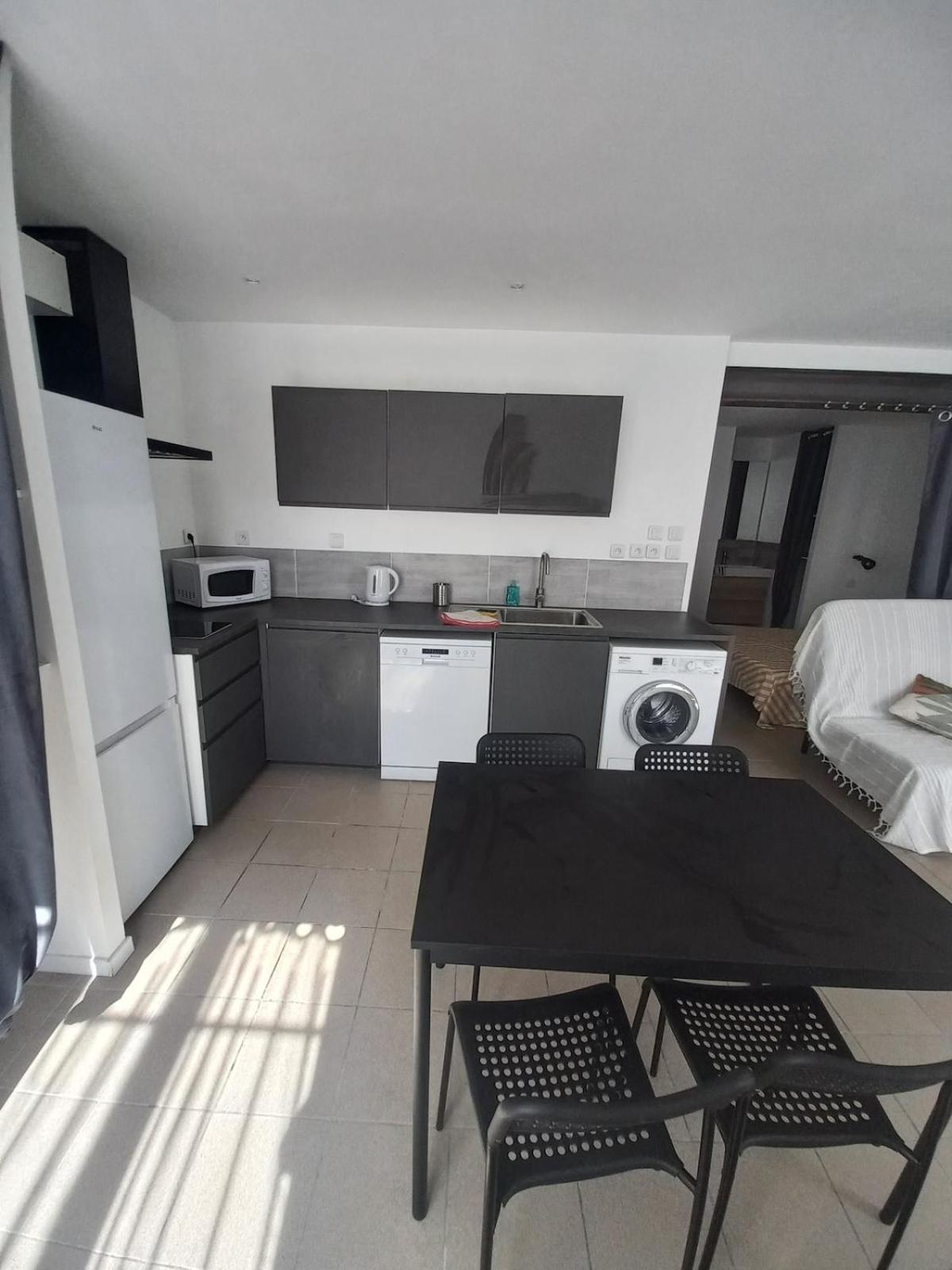 Large Near Medieval Apartment